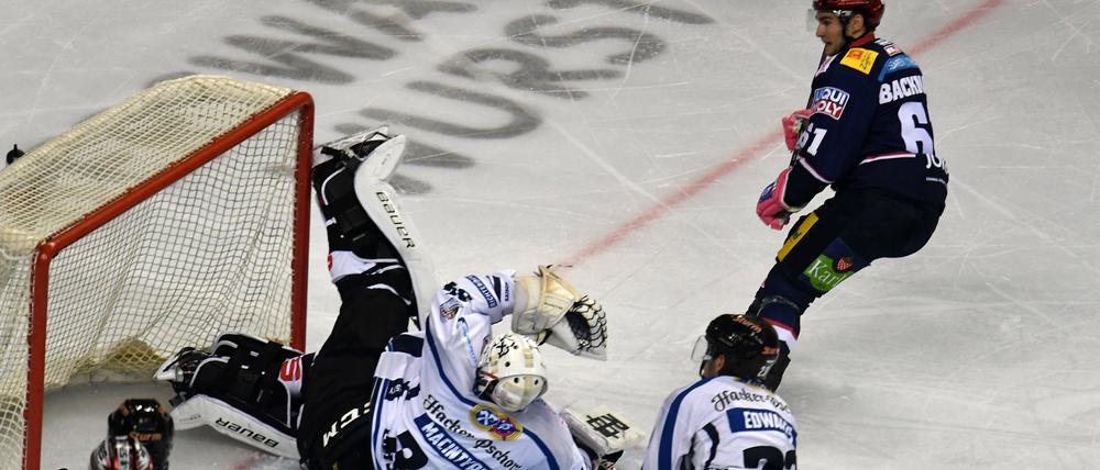 Drin ist er. Sean Backman erzielt das 1:0. 