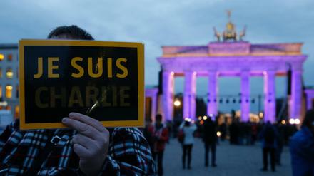 Im Januar 2015 wurden zwölf Mitarbeiter der französischen Satirezeitschrift "Charlie Hebdo" bei einem Anschlag ermordet. Weltweit wurde Solidarität bekundet.