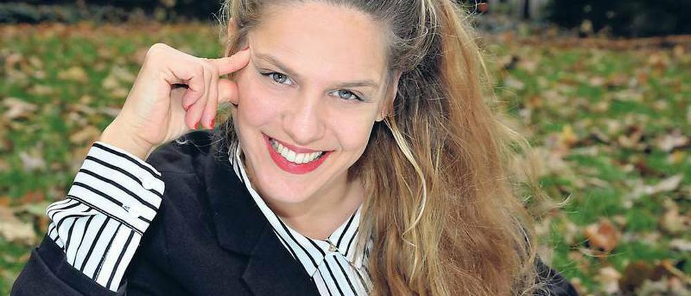 Zwischendrin. Sivan Ben Yishai, Jahrgang 1978, studierte in Tel Aviv und Jerusalem Regie und Szenisches Schreiben. Sei fünf Jahren lebt sie in Berlin. Die Radikalen Jüdischen Kulturtage finden im Gorki Theater statt. 