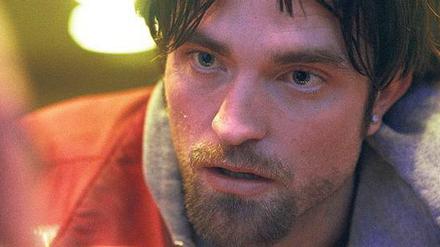 Der Kleinkriminelle Connie (Robert Pattinson) muss innerhalb einer Nacht 10000 Dollar auftreiben, um seinen Bruder zu retten.