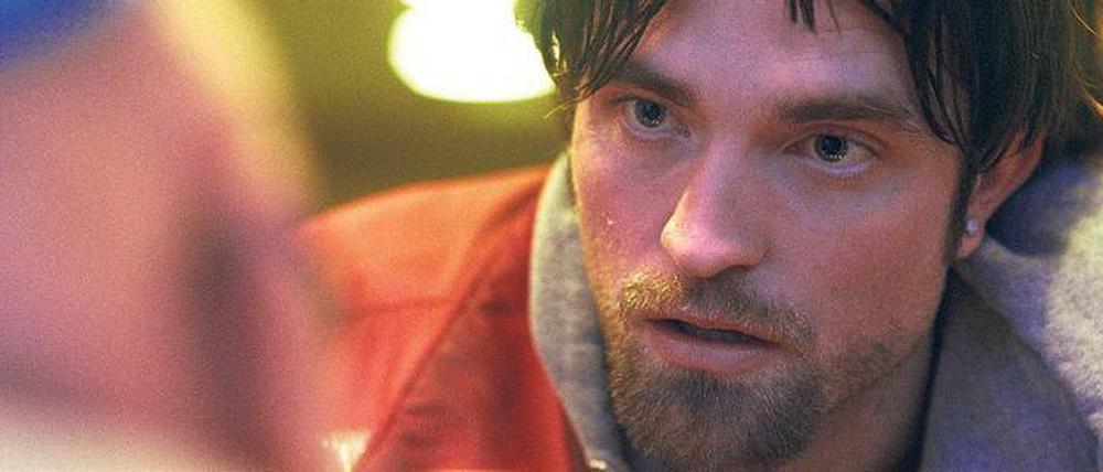 Der Kleinkriminelle Connie (Robert Pattinson) muss innerhalb einer Nacht 10000 Dollar auftreiben, um seinen Bruder zu retten.