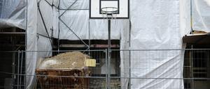 Eine marode Schule im Berliner Stadtteil Lichtenberg wird saniert.