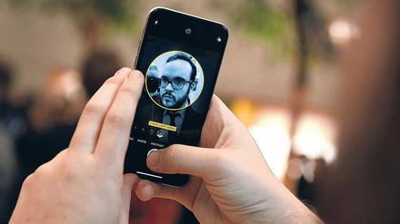 1000-Euro-Smartphone. Das neue iPhone X wird per Gesichtserkennung entsperrt und ist so teuer wie noch nie. 