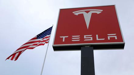 Rekordverluste hat Tesla verkündet.