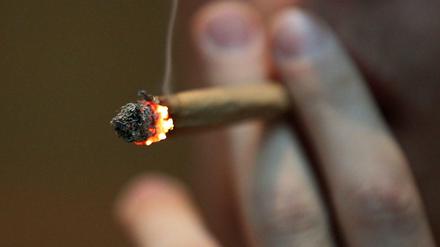 Die Polizei warnt: Keine Joints von Fremden annehmen.