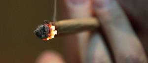 Die Polizei warnt: Keine Joints von Fremden annehmen.