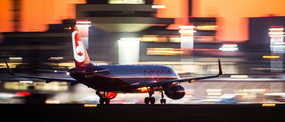 Ob am Flughafen Tegel bald die Lichter ausgehen oder doch nicht - darüber wollen die Kabinette von Berlin und Brandenburg am Mittwoch ein weiteres Mal diskutieren.