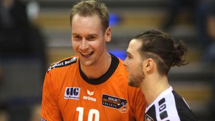 Sebastian Kühner (l.) hatte viel Grund zur Freude am Mittwochabend. 