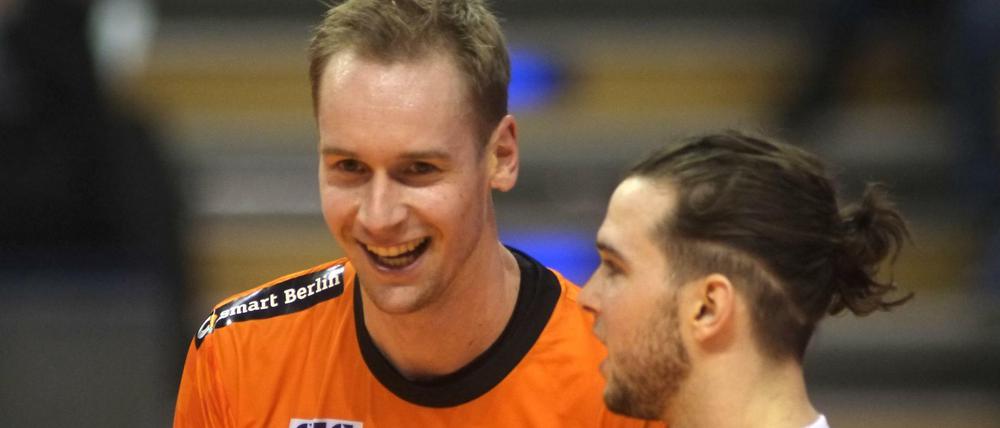 Sebastian Kühner (l.) hatte viel Grund zur Freude am Mittwochabend.