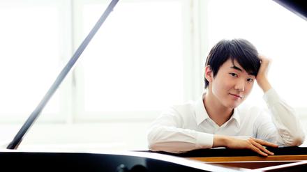Der junge koreanische Pianist Seong-Jin Cho debütierte bei den Philharmonikern.