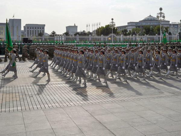 Irgendwie bizarr: der Pomp von Aschgabat.