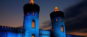 Ganz in Blau. Das Nauener Tor in Potsdam, anlässlich des Lichtspektakels illuminiert.