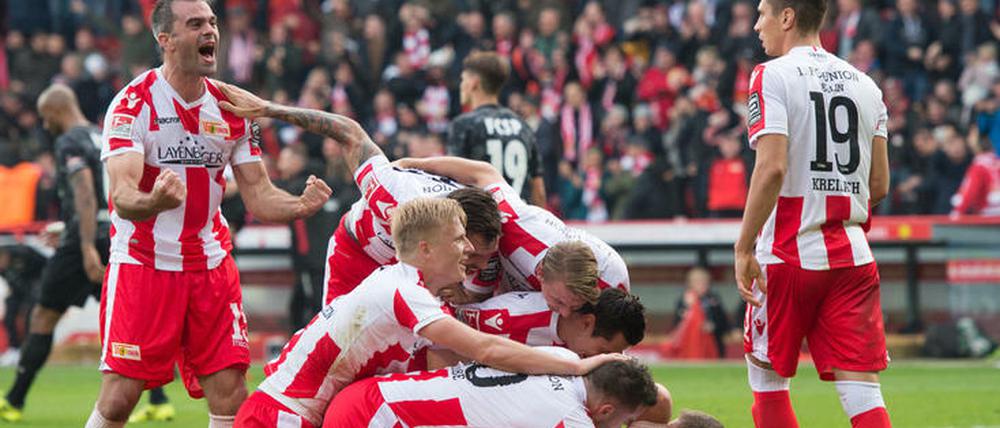 Haufenweise Dusel. Gegen St. Pauli spielte Union nicht immer gut, aber am Ende erfolgreich.
