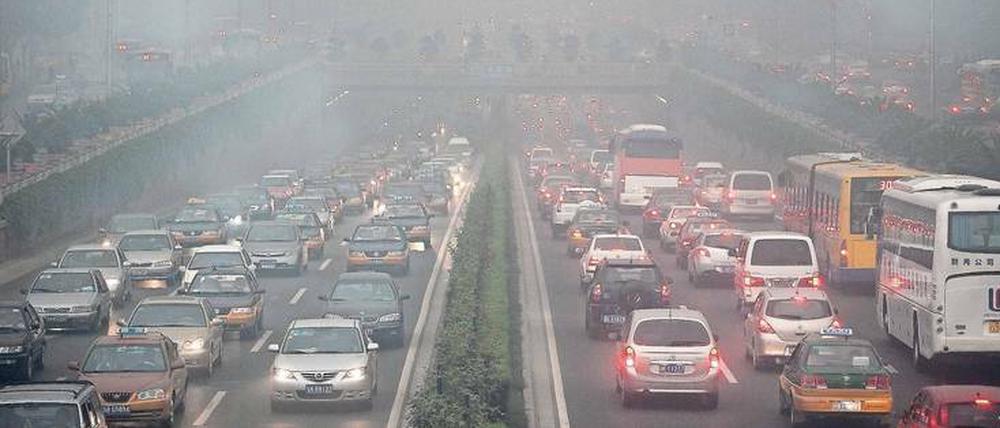 Strengere Umweltmaßstäbe. Bis 2021 müssen die Hersteller im Schnitt mit ihren Flotten einen CO2-Grenzwert von 95 Gramm pro Kilometer erreichen, das entspricht einem Spritverbrauch von gut vier Litern auf 100 Kilometern.