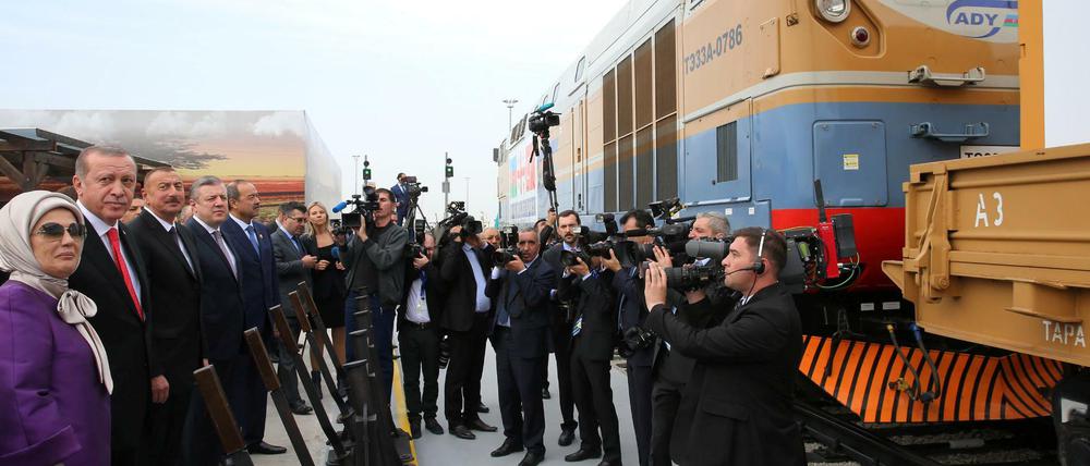 Hoffnung auf mehr Handel und Einfluss: Der türkische Präsident Erdogan (2. von links)