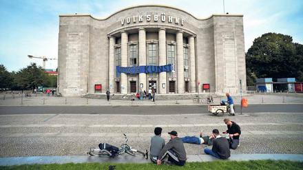 Wem gehört das Haus? Die Berliner Volksbühne am Rosa-Luxemburg-Platz während ihrer Besetzung Ende September.