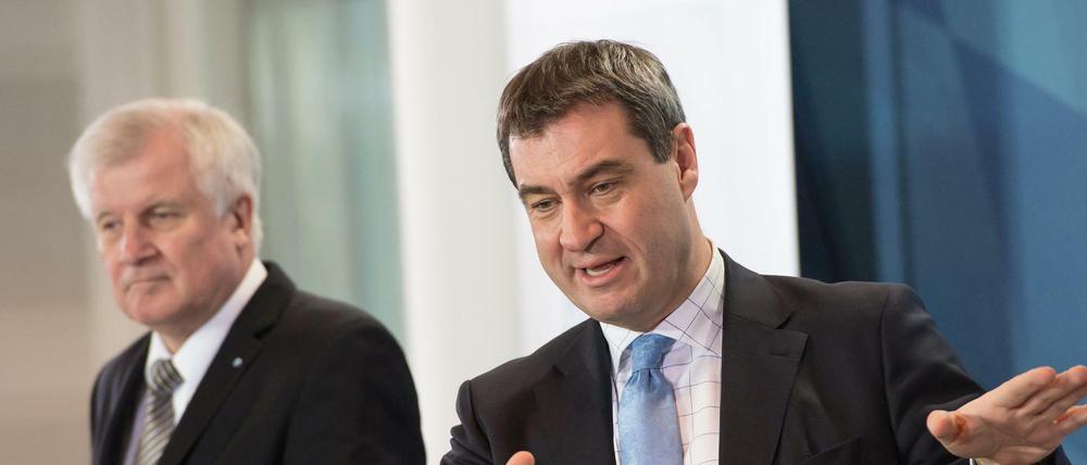 Die CSU-Politiker Horst Seehofer (l) und Markus Söder 2015 in München.
