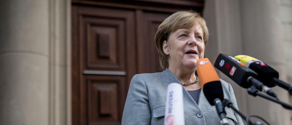 Bundeskanzlerin Angela Merkel äußert sich zwei Wochen nach Beginn der Sondierungsgespräche erstmals zum Stand der Verhandlungen.