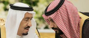 König Salman (links) und sein designierter Nachfolger Mohammed bin Salman sehen im Iran eine große Bedrohung. 