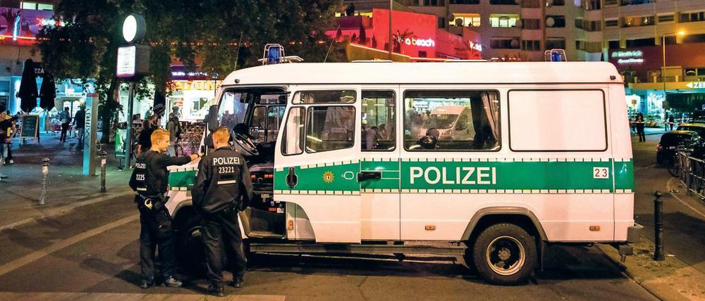 Kriminalitätsbelastet: Immer wieder eskaliert in jüngster Zeit die Situation rund um das Kottbusser Tor, hier ein Archivfoto.