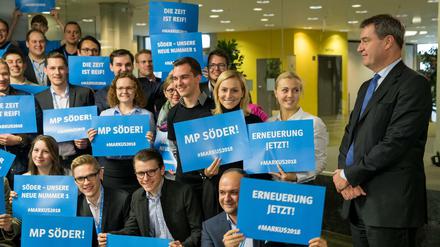Ihre Nummer 1: Markus Söder mit Mitgliedern der Jungen Union, die ihn als Ministerpräsident haben wollen.