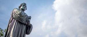 Was würde Martin Luther, hier sein Denkmal in Eisenach, wohl zu den Aktivitäten am Reformationstag sagen?