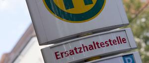 Hinweisschild für einer Ersatzhaltestelle. (Symbolbild)