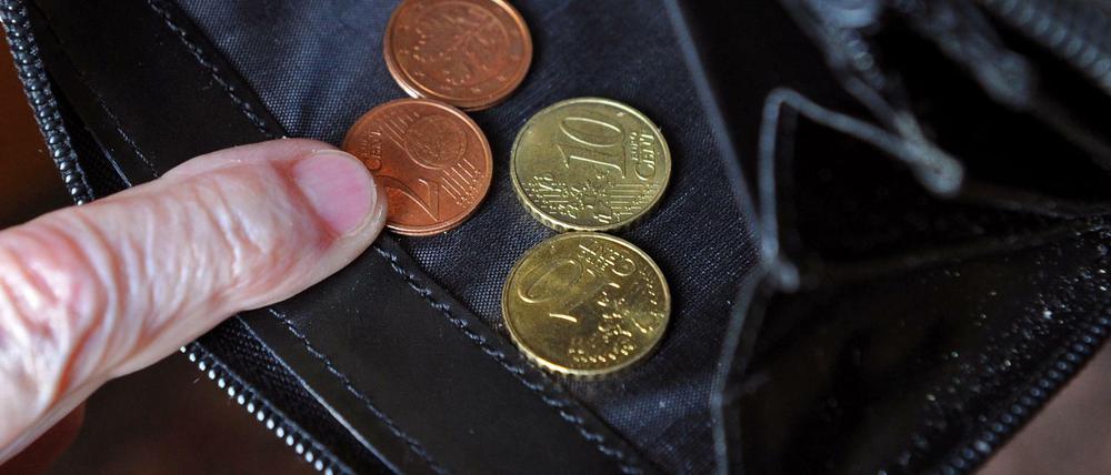 Bei vielen Menschen in Deutschland reicht die Rente nicht.