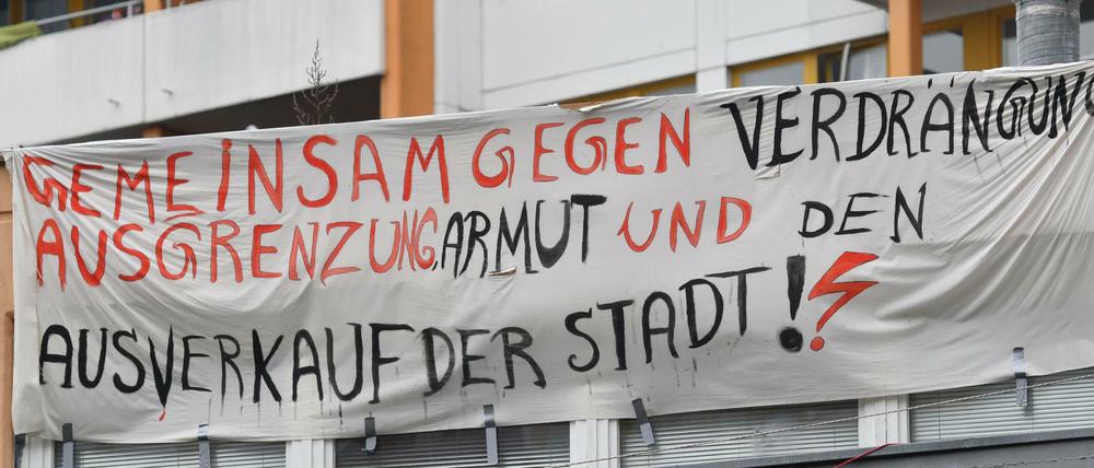 In Friedrichshain-Kreuzberg wird nicht nur über das Vorkaufsrecht debattiert, sondern auch über die Dealerproblematik am Kottbusser Tor.
