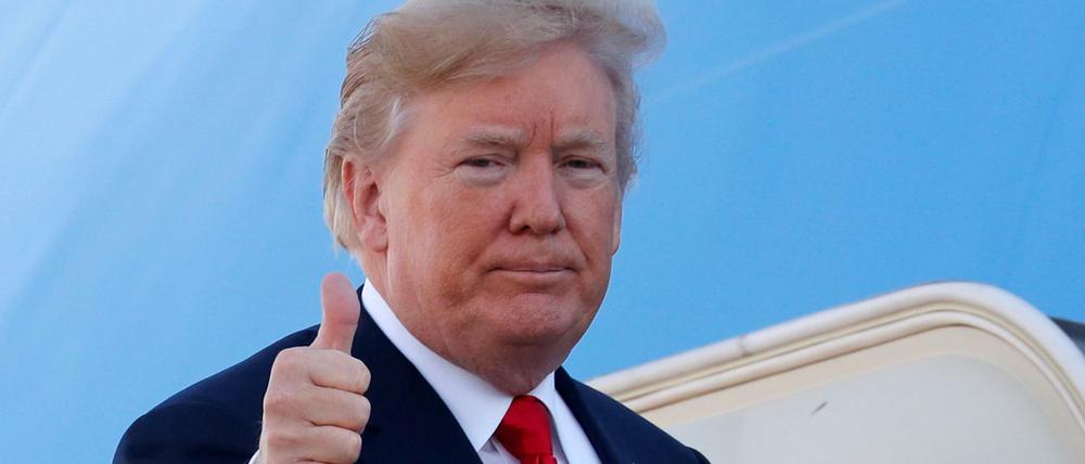Zersaust und gebeutelt, aber gleichwohl mit Kurs auf die Wiederwahl 2020: Donald Trump beim Abflug nach Asien am Freitag.