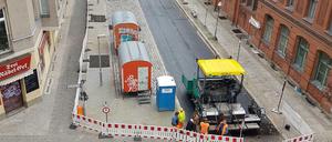 Stille Baustelle: Die Jonasstraße an der Markthalle in Moabit. 