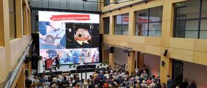 Live - fast wie im OP. Auf Tagesspiegel.de und in der Aula des Gymnasium Bernau.