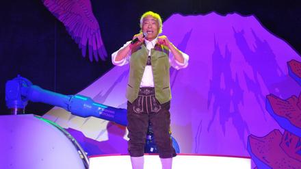 Happy Yodeling! Takeo Ischi ist Japans berühmtester Jodler, der in Deutschland lebt. Würde er nicht im Berliner Wintergarten auftreten, wäre Takeo Ischi ein hervorragendes Maskottchen für die Jodel-App. 