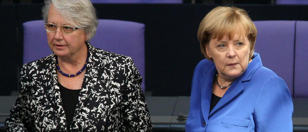 Eng beisammen: Bundeskanzlerin Angela Merkel mit Annette Schavan vor vier Jahren im Bundestag.