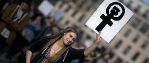 Lange wollte sich so wie hier die Berliner Grünen-Politikerin June Tomiak kaum eine Frau blicken lassen, jetzt nennen sich auch Männer "Feministen".