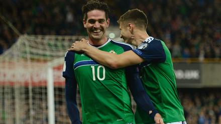 Kyle Lafferty (Nr. 10) will mit Nordirland zur WM nach Russland. 
