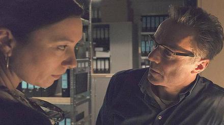 Was ist im Aktenraum passiert? Hannes Jaenicke und Ursula Strauss im ARD-Drama „Meine fremde Freundin“ 