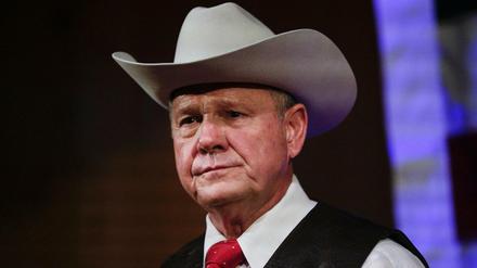 ARCHIV- Der republikanische Kandidat für den US-Senat Roy Moore. Eine Frau beschuldigt Moore nun sie als vierzehnjährige sexuell belästigt zu haben. 