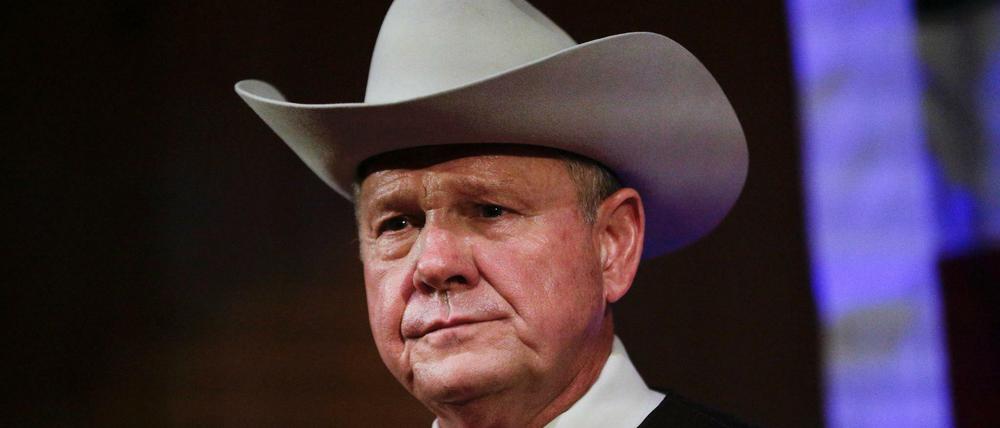 ARCHIV- Der republikanische Kandidat für den US-Senat Roy Moore. Eine Frau beschuldigt Moore nun sie als vierzehnjährige sexuell belästigt zu haben.