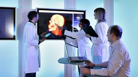 Am Innovationszentrum für Computerassistierte Chirurgie (ICCAS) an der Universität Leipzig können Ärzte an einem dreidimensionalen digitalen Modell die Operation von Tumoren planen.