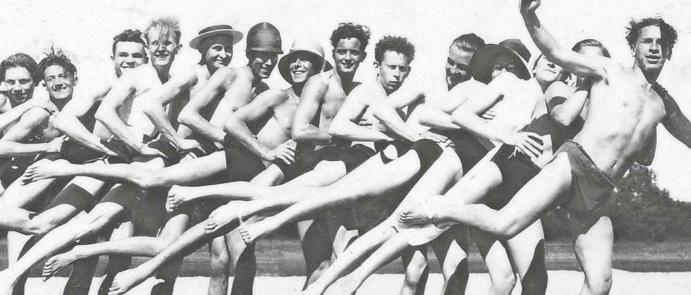 Gute gelaunte Bauhäusler am Strand