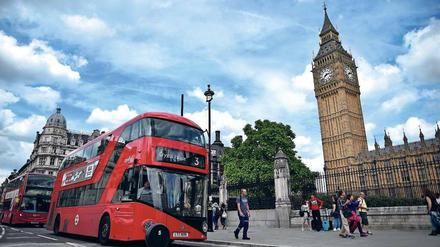 Doppeldecker vor Big Ben.