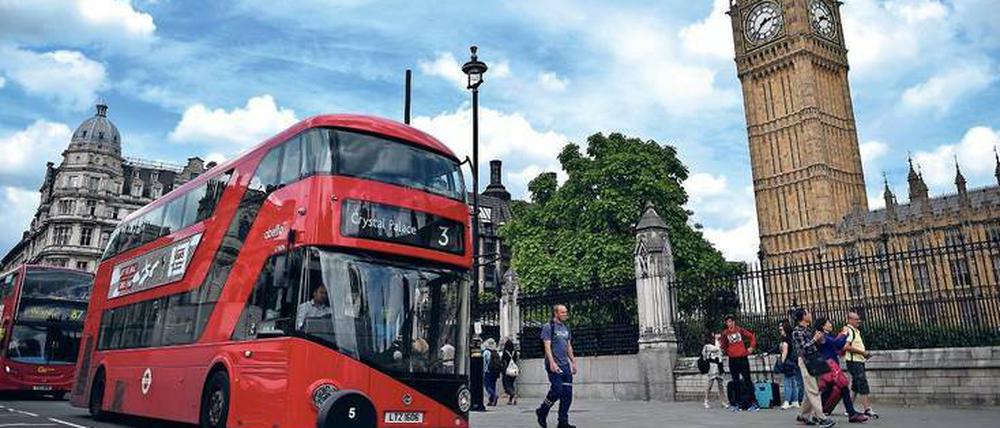 Doppeldecker vor Big Ben.