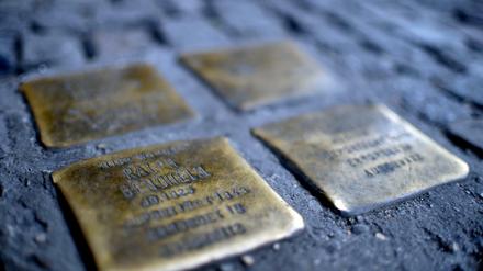 Stolpersteine für eine Familie der Holocaust-Überlebenden in Berlin.