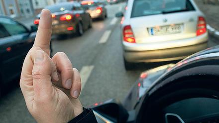 Grässlich, aber üblich. Die "Mir-doch-egal-Hauptsache-ich"-Typen nehmen besonders im Straßenverkehr zu. 