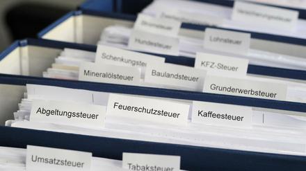 Registerkarten mit den Bezeichnungen der verschiedenen Steuerarten.