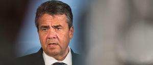 Außenminister Sigmar Gabriel (SPD) spricht im Auswertigen Amt in Berlin zu Journalisten. 