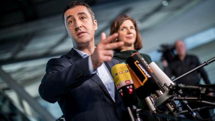  Kommunikation: Cem Özdemir und Katrin Göring-Eckardt informieren nicht nur Journalisten, sondern auch die grünen Parteimitglieder.