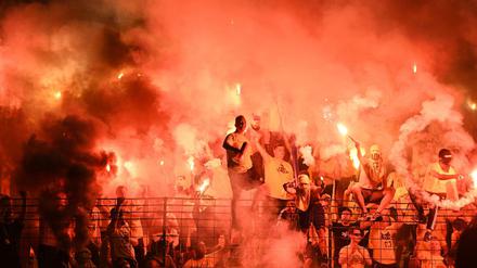 Ausschreitungen im Fußballstadion landen immer wieder vor Gericht. 