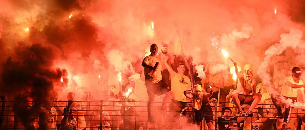 Ausschreitungen im Fußballstadion landen immer wieder vor Gericht.